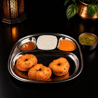 Vada With Sambar & Chutney (3 pcs)